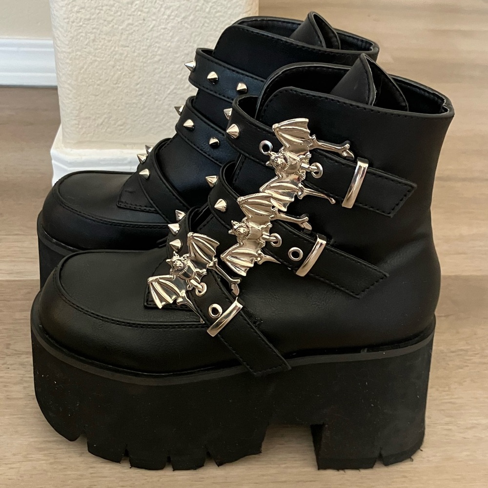 Demonia Black Size 6 ASHES-55